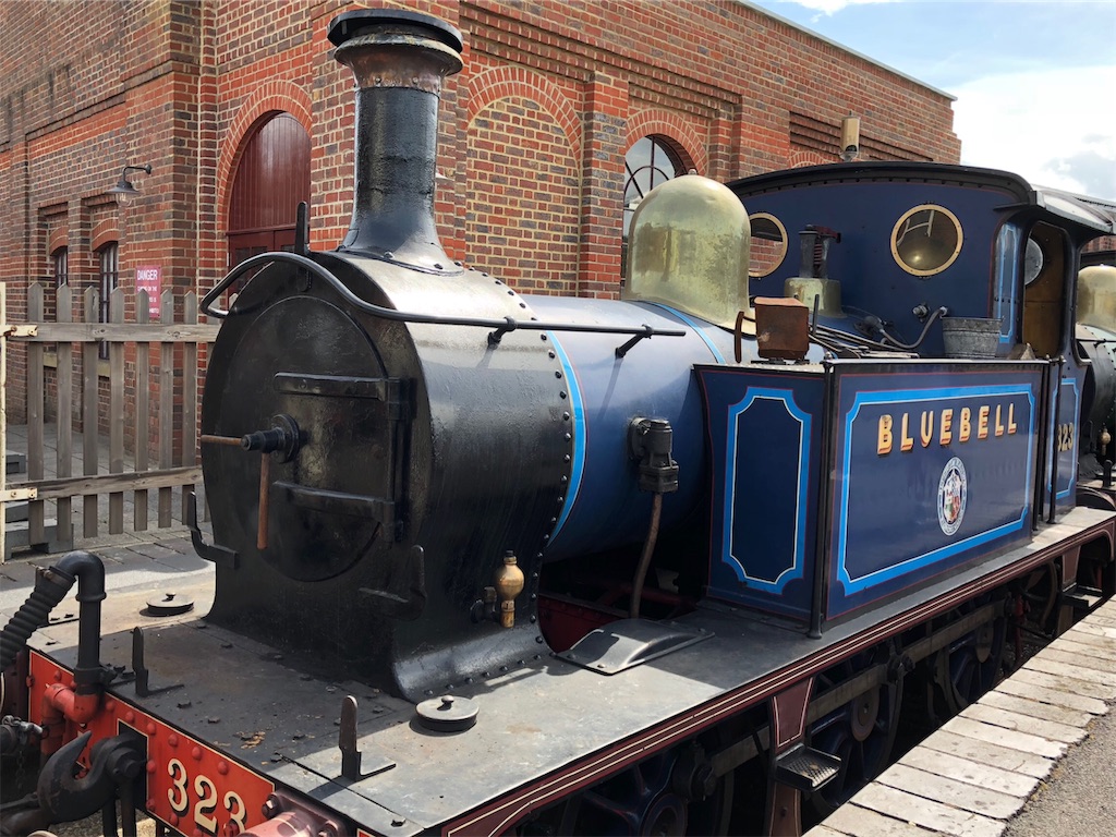 ロンドンから日帰りで行けるブルーベル鉄道で蒸気機関車の運転席に乗せてもらっちゃいました ツギタビ